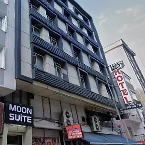 Moon Sirinevler Hotel